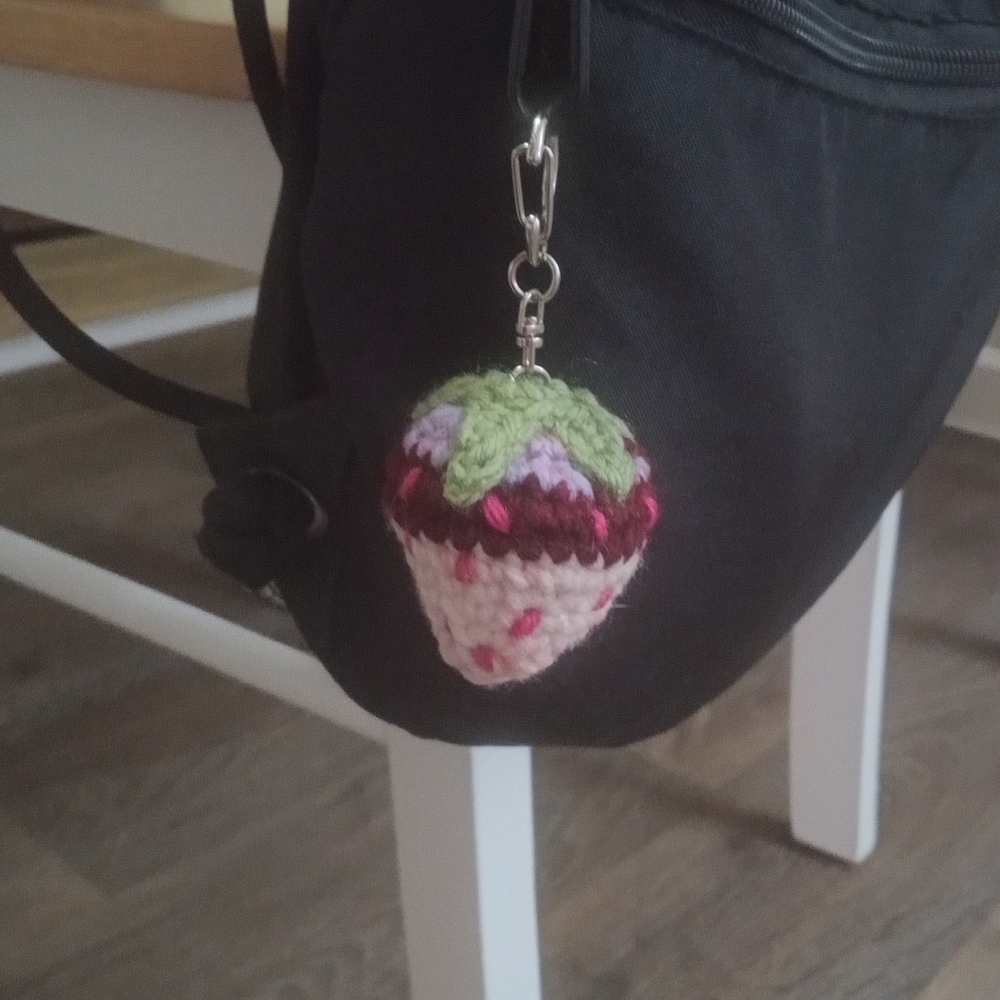 🍓 Strawberry Keychain. Handmade Crochet Amigurumi.